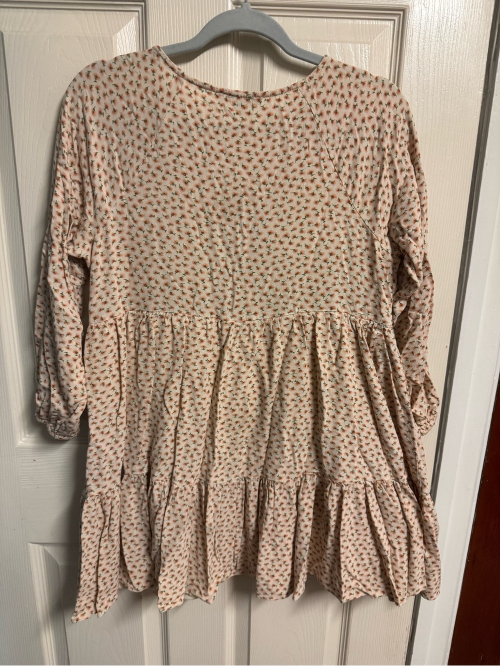 Women’s Cream Floral V-Neck Tiered Long-Sleeve Dress - Picture 3 of 6
